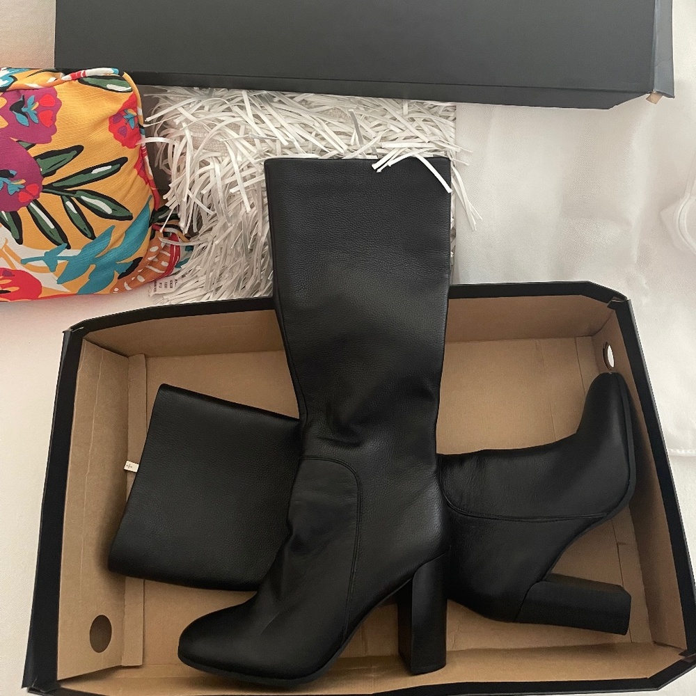 Kenneth Cole Women Knee boots “NEW”